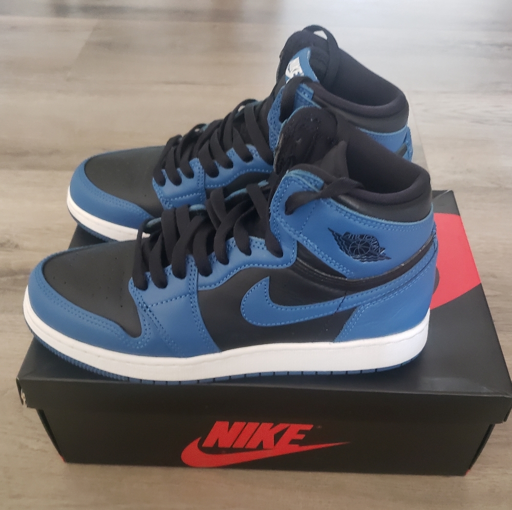 Nike Air Jordan 1 Retro Kids Sneakers β Classic Basketball Shoes